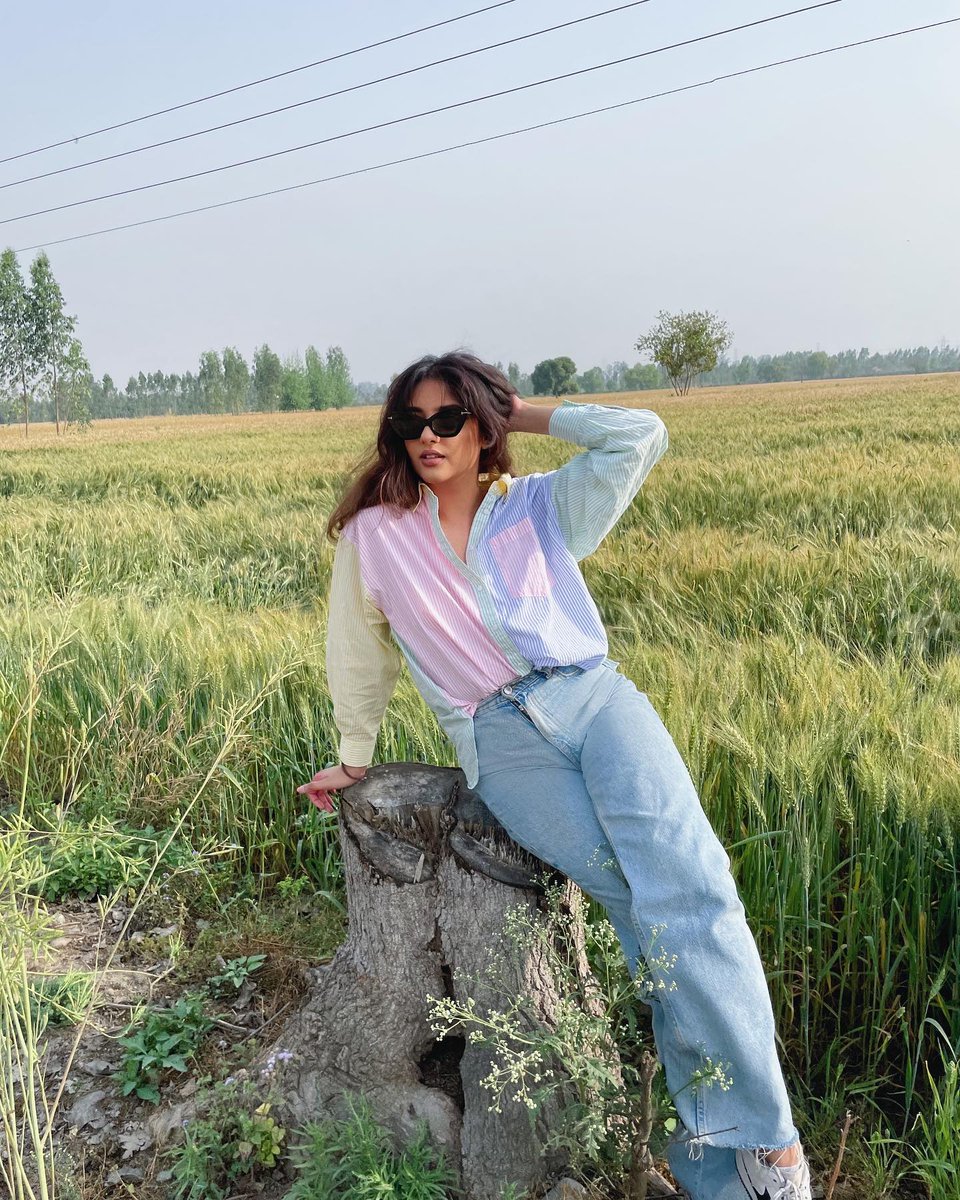 Surrounding myself with good vibes only.🥰
#bellakarisa #fashionblogger #fblogger #ootd #fashionista #stylish #lookbook #outfitinspiration #stylista