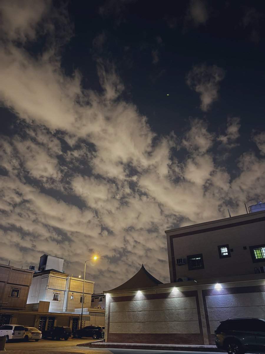 مُرِّي على صحراءِ عُمري غيمةً
فصلاةُ روحي كلُّها استِسقاءُ