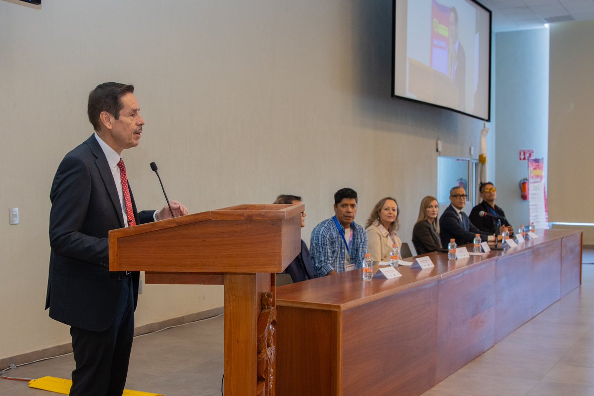 Arrancó el <a href="/EncCaricatura/">Enc.de Caricatura</a> en el <a href="/CUAAD_UdeG/">CUAAD_UdeG</a> con la presencia de nuestro homenajeado con La Catrina <a href="/Dariomonero/">Darío Castillejos</a> ✍️😄 y un emotivo homenaje póstumo al Dr. Jorge Fregoso. Con humor, creatividad y talento, este encuentro busca llevarnos a la reflexión y a la crítica. ¡Les esperamos!