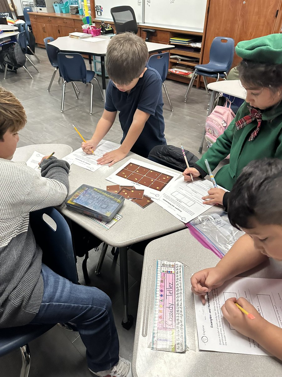 IChavez_JCE's tweet photo. My 2nd grade Buffaloes practicing examples and non-examples of fractions with STEMSCOPES activity. From paper chocolate bars to a real chocolate 🍫 treat to close the lesson 🥰
@SGTCarrasco_ES @JFCarrasco_JCE #ALLIN #Team SISD https://t.co/7AvbRmDfbZ