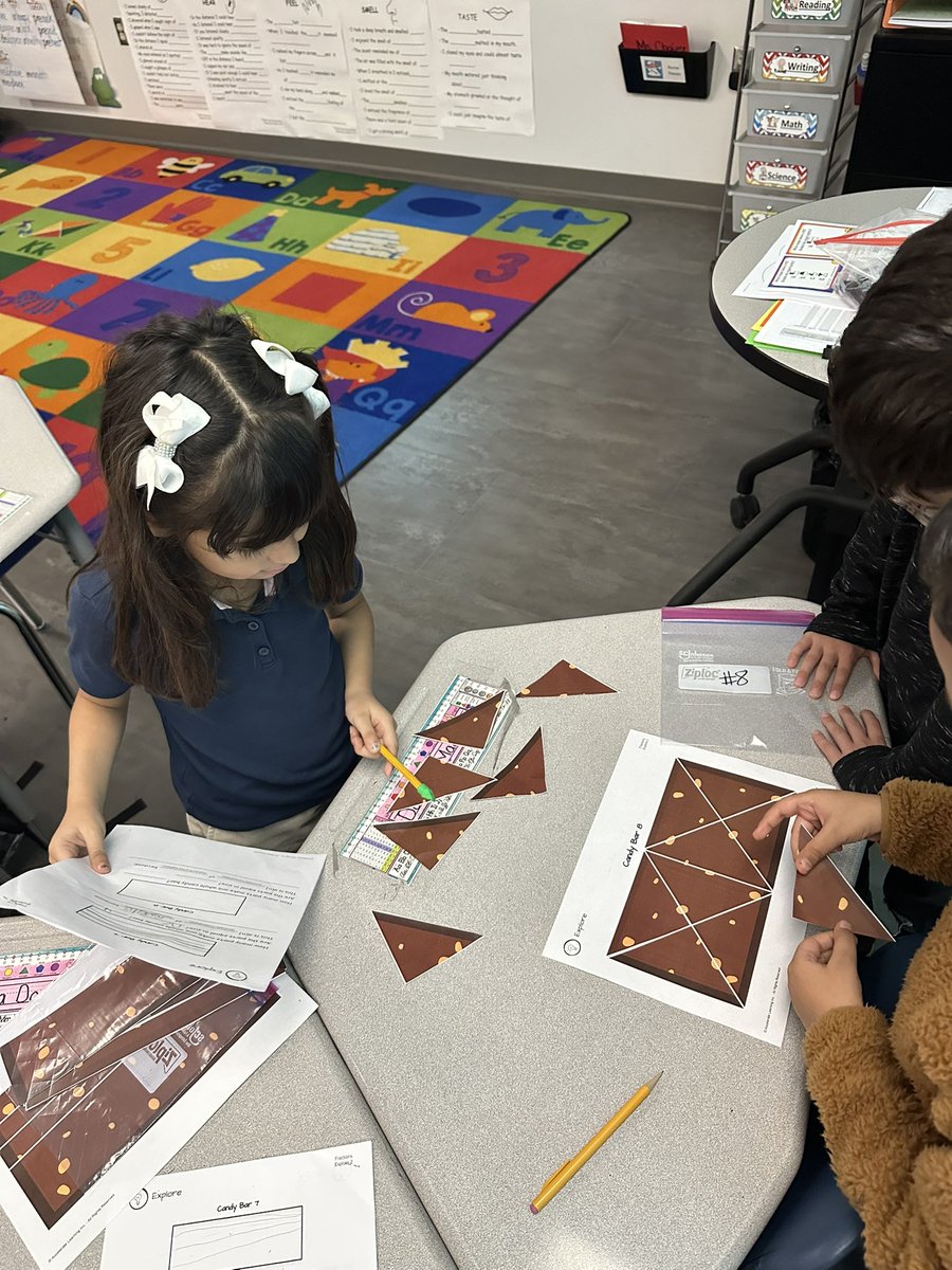 IChavez_JCE's tweet photo. My 2nd grade Buffaloes practicing examples and non-examples of fractions with STEMSCOPES activity. From paper chocolate bars to a real chocolate 🍫 treat to close the lesson 🥰
@SGTCarrasco_ES @JFCarrasco_JCE #ALLIN #Team SISD https://t.co/7AvbRmDfbZ