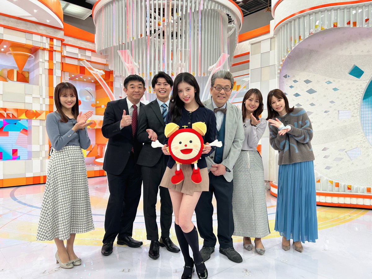 cx_mezamashi's tweet photo. 12月の #マンスリーエンタメプレゼンター #RIMA（#NiziU)さん初回生出演✨
1人での仕事は初めて❗️ということでとても緊張していたんだって😆メンバーから昨夜もらった手紙をお守りに持ってきていたよ💌
#近藤春菜 さんからのサプライズメッセージにも大喜び🤣

次回は11日（水）📺

#めざましテレビ https://t.co/4gUjPydutF