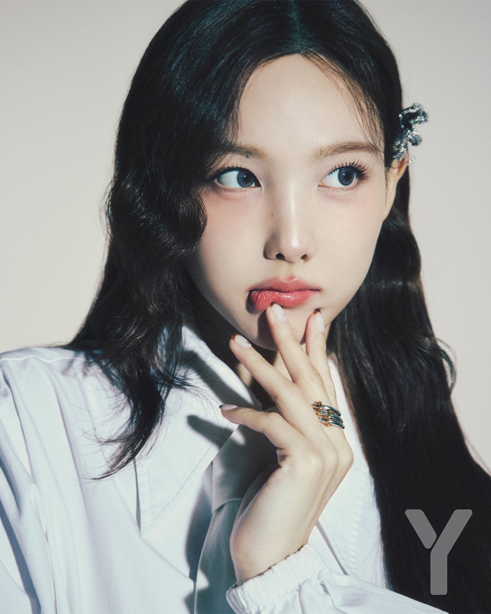 JYPETWICE's tweet image. NAYEON &amp;amp; Y MAGAZINE

🔗instagram.com/p/DDN3lkTTDG9/…

[STRATEGY] Pre-Save / Pre-Order
TWICE.lnk.to/STRATEGY

➮ Release on
2024.12.06 FRI 2PM KST/0AM ET

#TWICE #트와이스 #NAYEON #나연 #Ymagazine