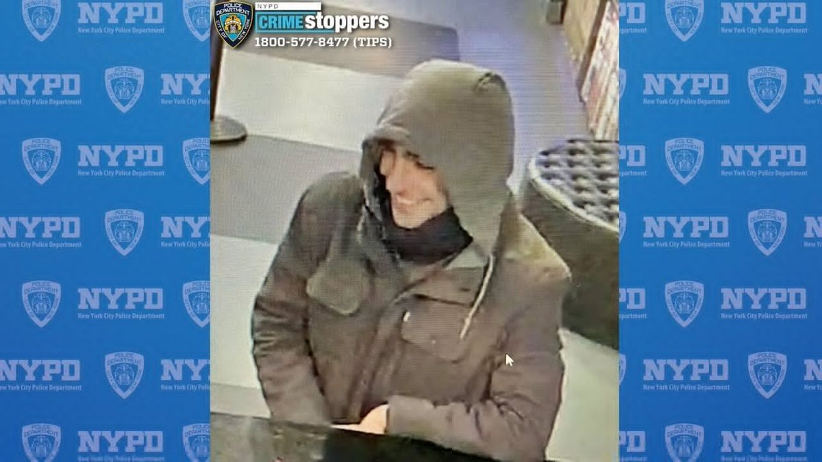 upuknews1's tweet photo. #JUSTIN : The suspect in the murder of UnitedHealthcare CEO Brian Thompson in Midtown Manhattan revealed his face while flirting with a hostel employee, which resulted in this photo being taken.
#NYC #BrianThompson #UnitedHealthcare #murder #shot #Shooting #NYPD #Manhattan https://t.co/UW9lBvTBWU