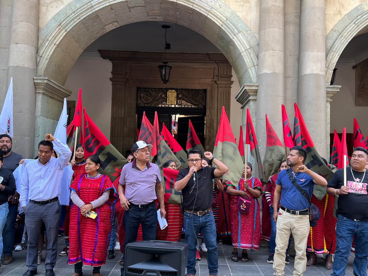 Mult_estatal's tweet photo. Justicia a nuestros compañeros asesinados!!! https://t.co/SkYaCTz7ei