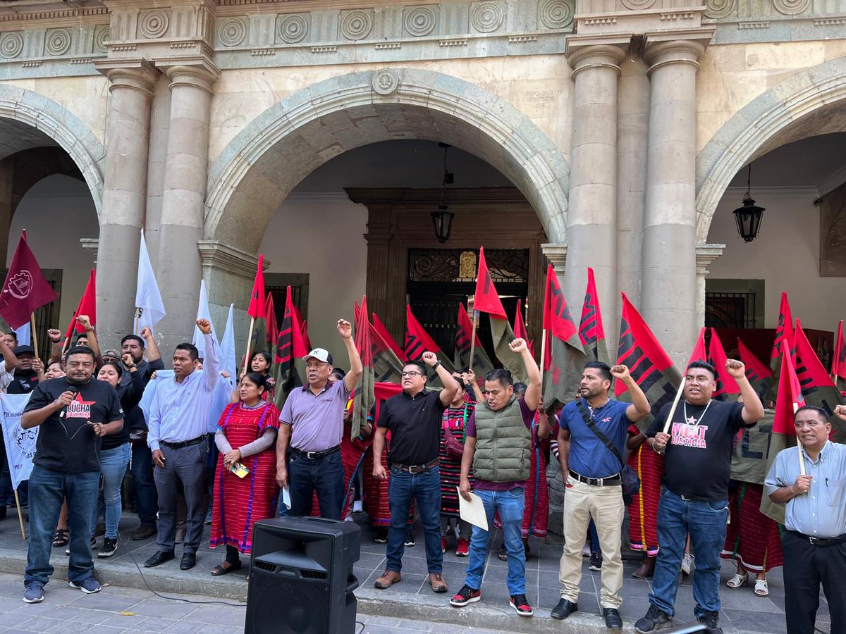Mult_estatal's tweet photo. Justicia a nuestros compañeros asesinados!!! https://t.co/SkYaCTz7ei
