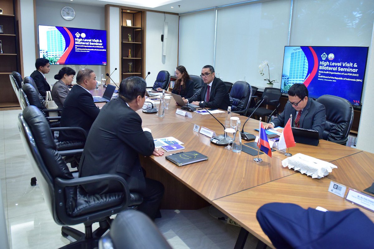 bpkri's tweet photo. #BPKawan 
Delegasi SAO Lao PDR melakukan kunjungan tingkat tinggi ke BPK RI untuk memperkuat hubungan bilateral &amp; berbagi pengalaman tata kelola keuangan negara.

Selengkapnya: https://t.co/KOkRxnqgBp

#bpkkawalkeuangannegara https://t.co/WhclwzwE0D