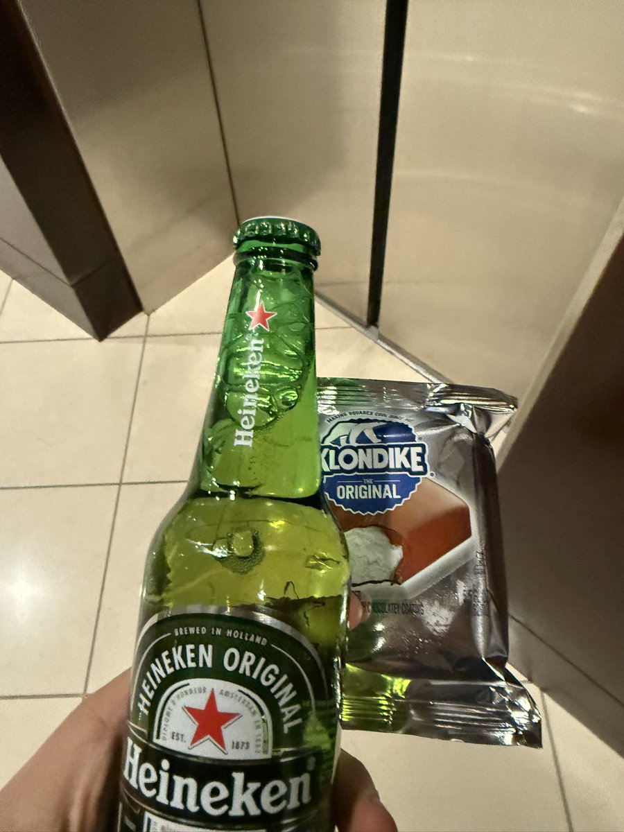 Have_ANateDay's tweet photo. Expectation: Consulting is lots of travel, staying in nice hotels, and steak dinners 

Reality: My dinner at 9:30pm at the Columbia, SC Courtyard Marriott after just getting back from the client site https://t.co/OSDICeKOH5