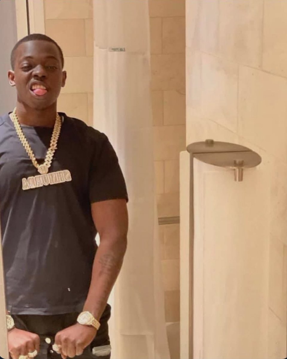 Hoodville_'s tweet photo. How I be in her bathroom mirror knowin I just give her an A+ performance and knowing she going to tell her homegirls https://t.co/4W7wjmGk5B