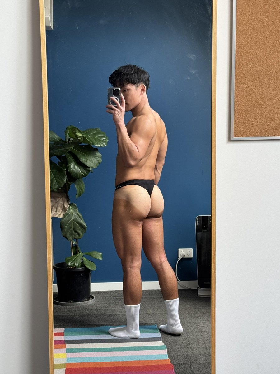 Talopy2's tweet photo. Always thong’ing it on leg day https://t.co/mdYqkXvXEY