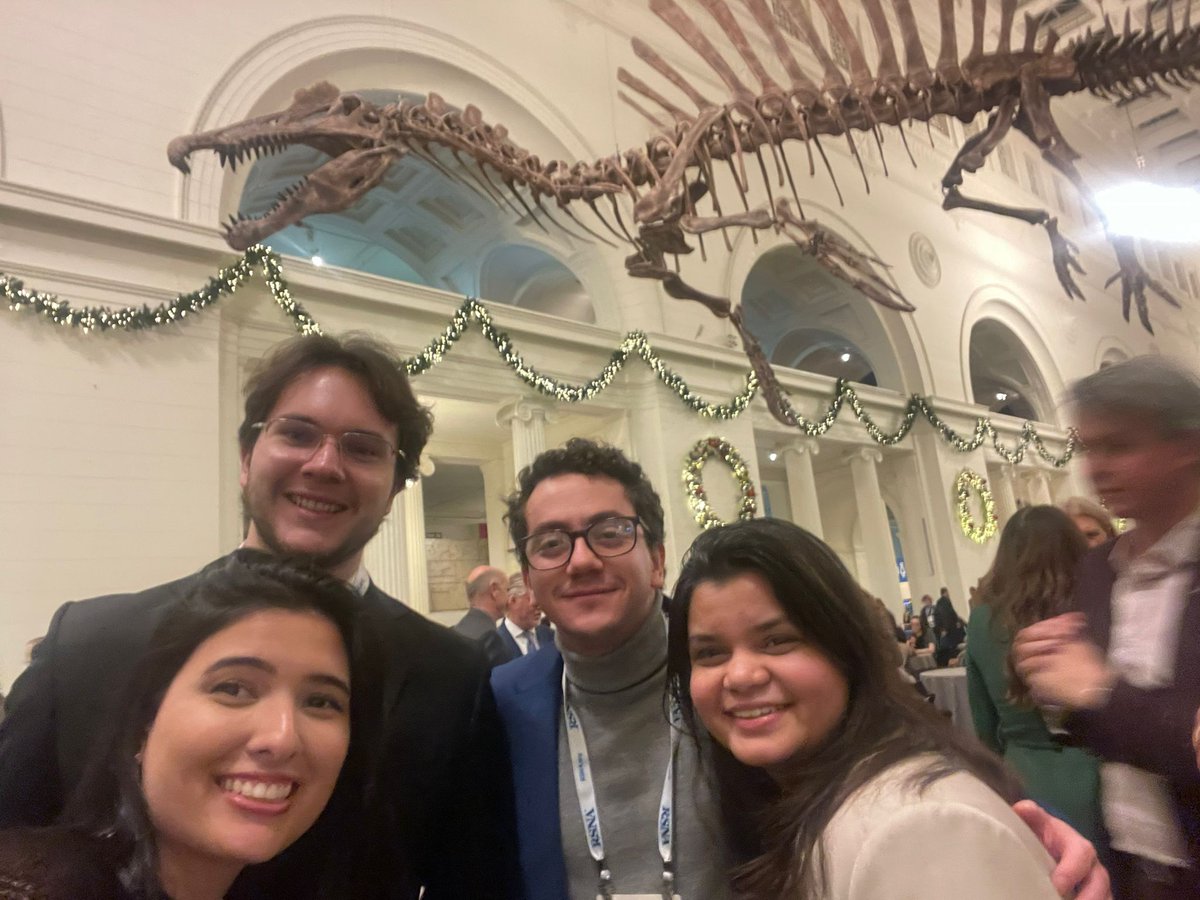 First time attending the <a href="/RSNA/">RSNA</a> Annual Meeting and sharing a little of our work on dynamic MRI imaging of moving joints. A week full of learning and enjoyment with mentors and friends. Can wait for the next meeting. #RSNA24 <a href="/CompRadLab/">Computational Radiology Lab</a>