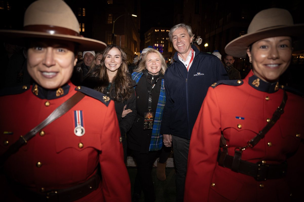 TimHoustonNS's tweet image. 🎄Tonight, the Christmas tree from Nova Scotia lights up Boston Common, carrying on a timeless tradition that means so much to us in Nova Scotia. 

Back in 1917, after the Halifax Explosion, the people of Boston stepped up to help Nova Scotia when we needed it most. Every year…