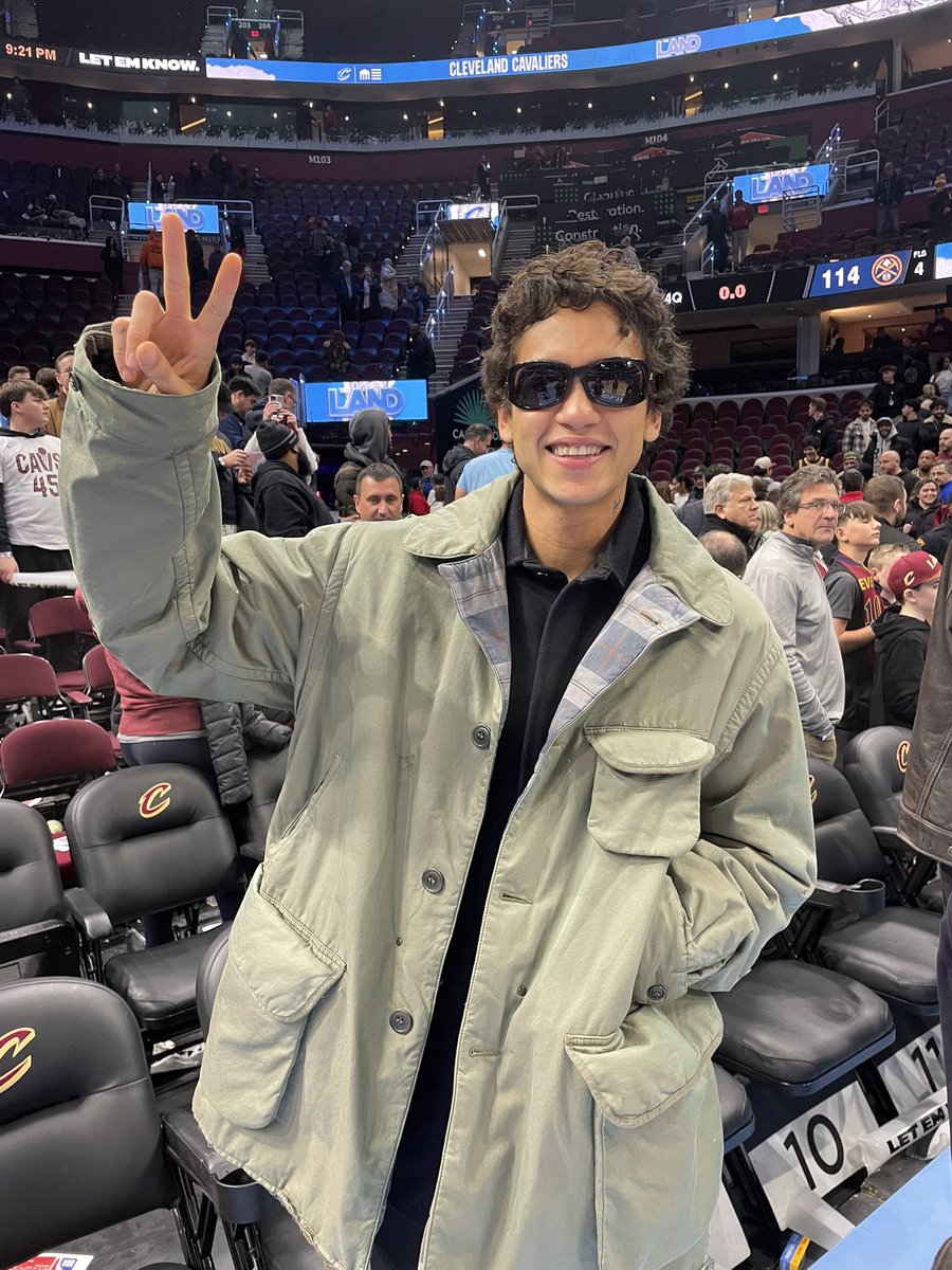 fikeupdates's tweet photo. Dominic Fike at the Cleveland Cavalier (@cavs) NBA game tonight in Ohio! https://t.co/VmjBNi5P8G