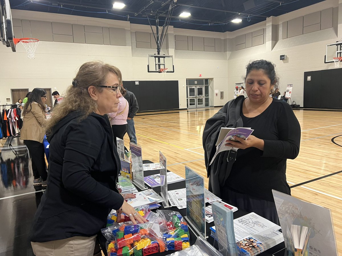 ProjectLEARN3's tweet image. We had a great time tonight @Steenbergen Middle School! We enjoyed seeing all our multilingual families! @DMELamarCISD