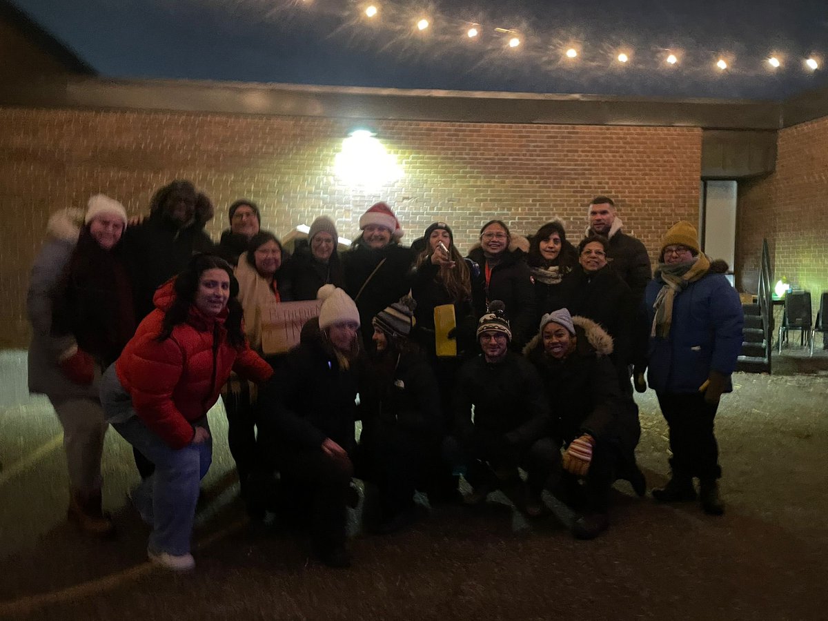 MsDuarteTeaches's tweet photo. Wonderful living nativity tonight! 🎄❄️ @CNEWM_DPCDSB https://t.co/ZV3O1por7A