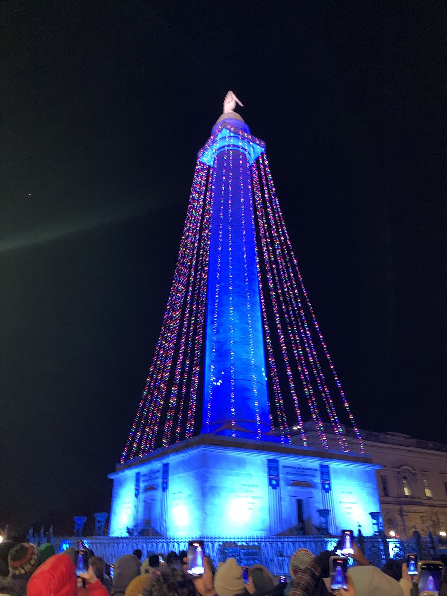 ClaySupensky's tweet photo. And it’s lit!
#Baltimore 
#washingtonmonument https://t.co/QQNU4qfxue
