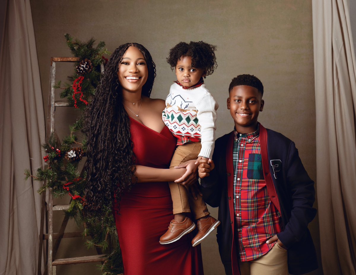 _SLIMchance's tweet photo. Christmas Pictures’24 ❤️🎄 https://t.co/TH1yVi9Zf3