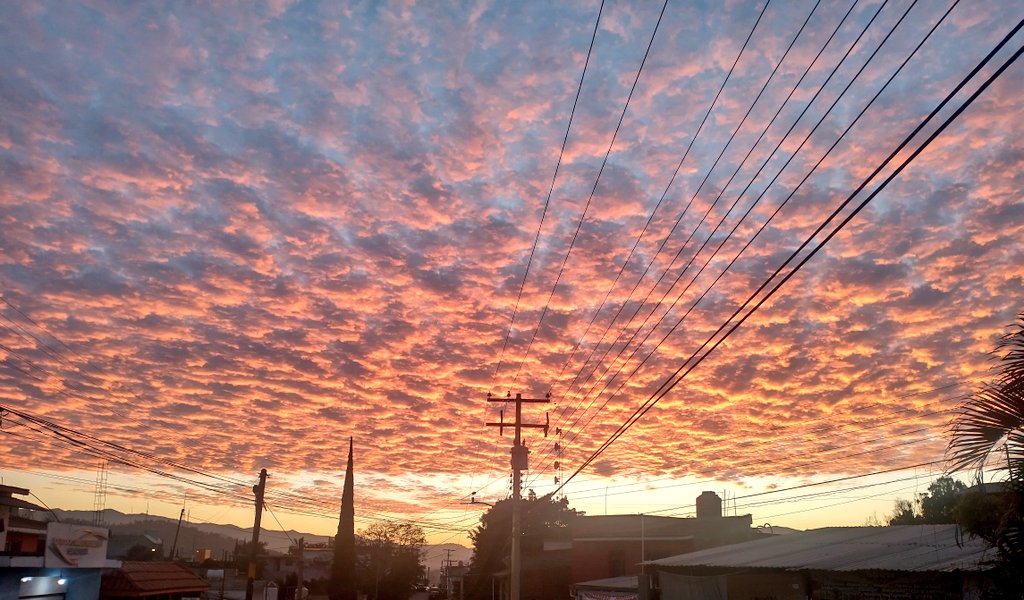 sandovalroman's tweet photo. #Amanecer #Oaxaca https://t.co/Cnevs2sv2b