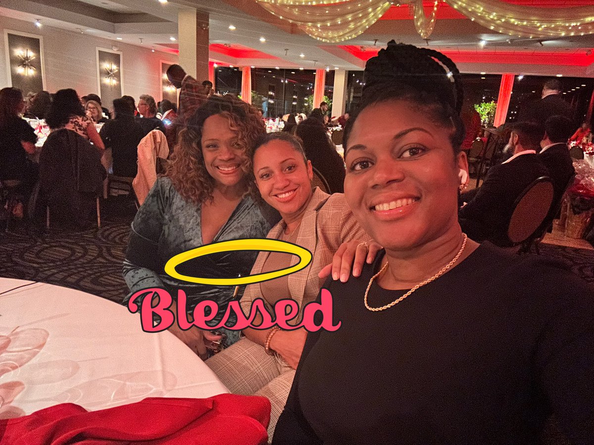 RickettsMishca's tweet photo. Last night at the @BPAABroward holiday party. It was a beautiful night with amazing individuals! Food, music,prizes and most of all everyone in the room made it an awesome experience! #fyap #apoftheyear #broward @TraciAveni @AP_Newell @DonaldNicolas @AP_Rowe @VerniccaWynter https://t.co/nH4e1QCns5