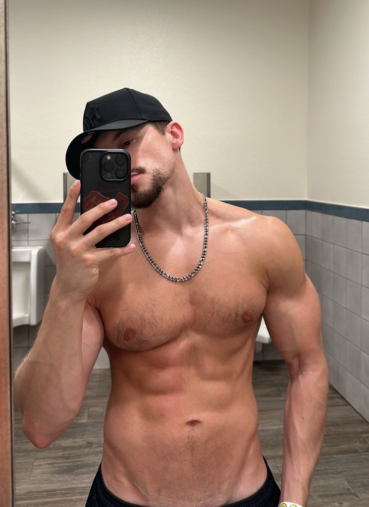xjosef69's tweet photo. “I found you                     “I found you
 on Instagram”                    on Twitter” https://t.co/yBsM8qnpzc
