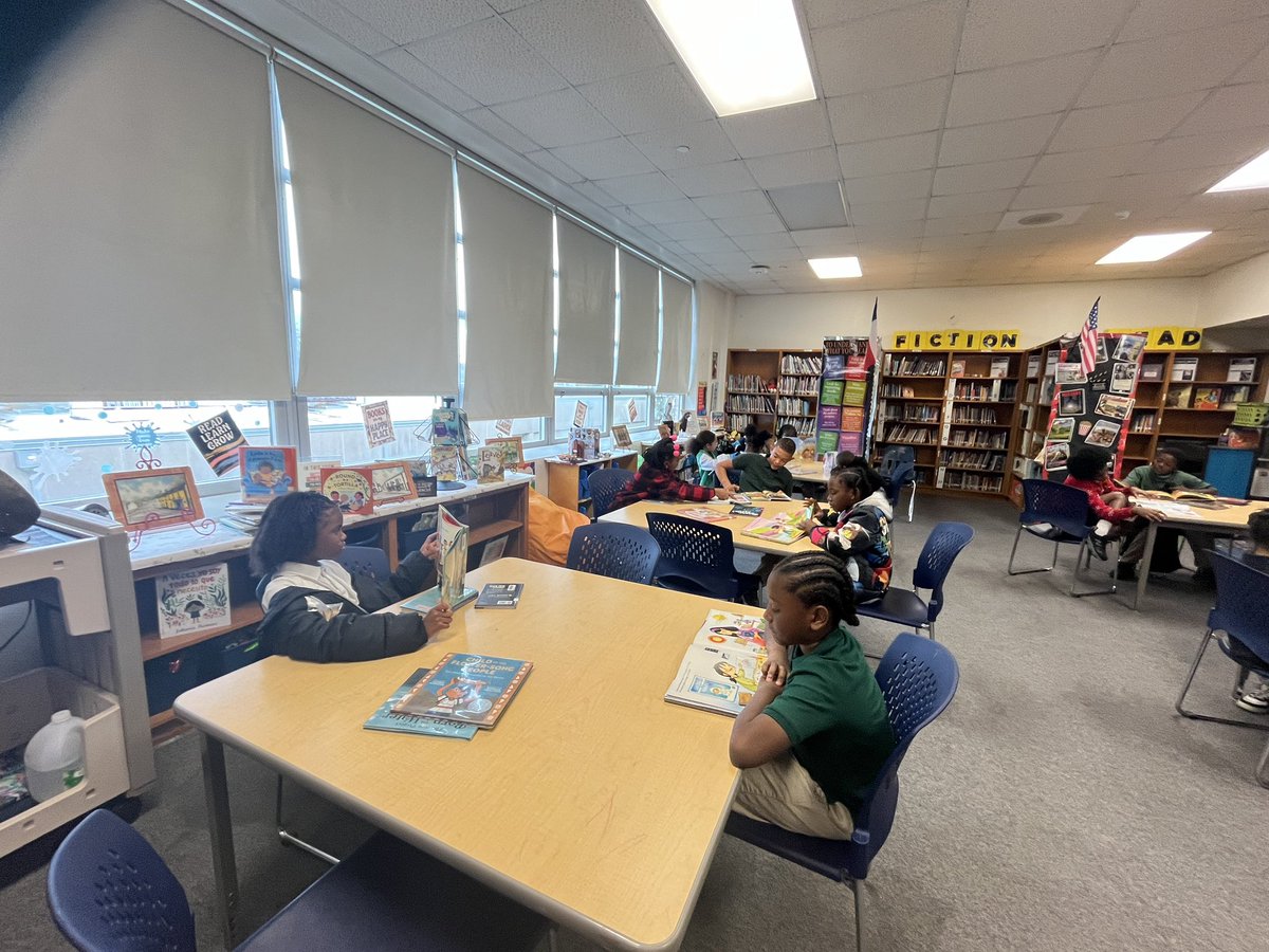 rutledge_mrs's tweet image. Research is real at William Brown Miller! Our students are learning in the library! @WBMillerVikings @DISDLibrarian @DISD_Libraries @DISD_Libraries @DHLibraryStax