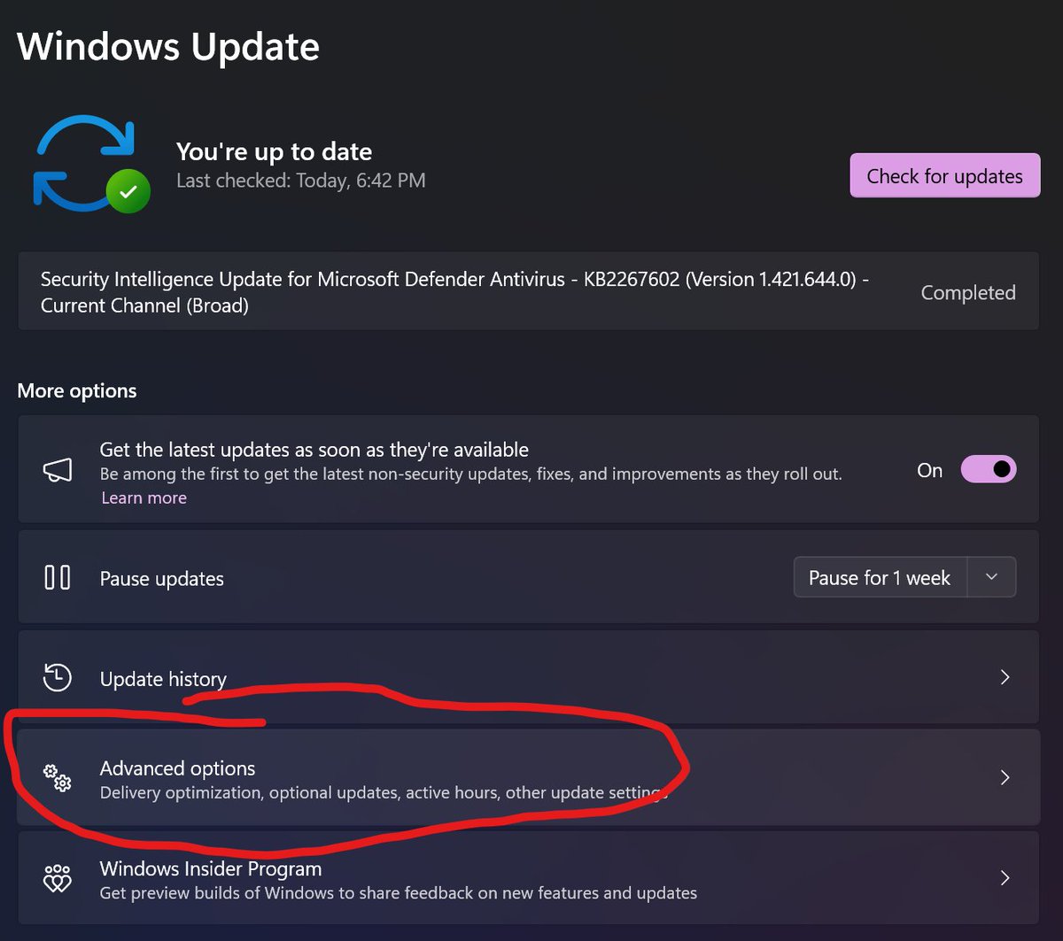 Barnacules's tweet photo. When you check for Windows Updates in Windows 10 & Windows 11 don't forget to check "Optional Updates" under "Advanced Settings". You'll often find new device drivers and updates for libraries & other dependencies. Please LIKE & REPOST if you enjoy these tips! #TechTip