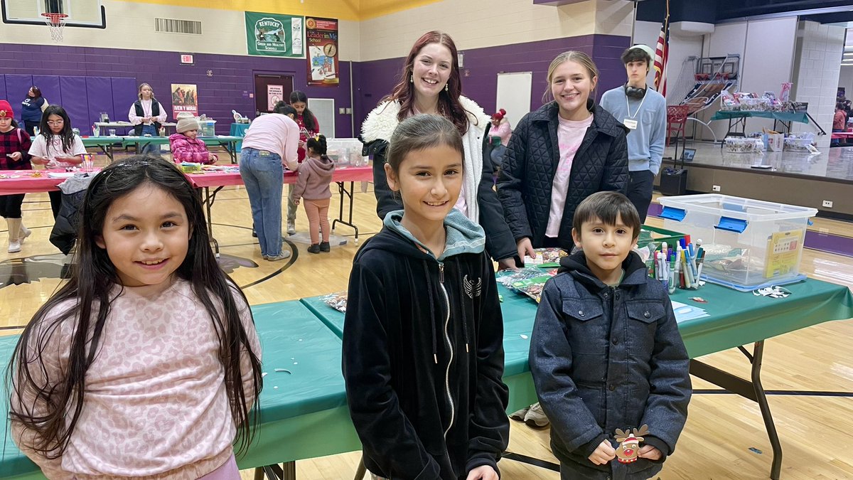 FLaramore's tweet photo. A huge thanks to our @SouthWarrenHS Spanish Honor Society members who volunteered to help at the city of Bowling Green Winter Fiesta. You are awesome 🤩! https://t.co/2cFFB0KYh1