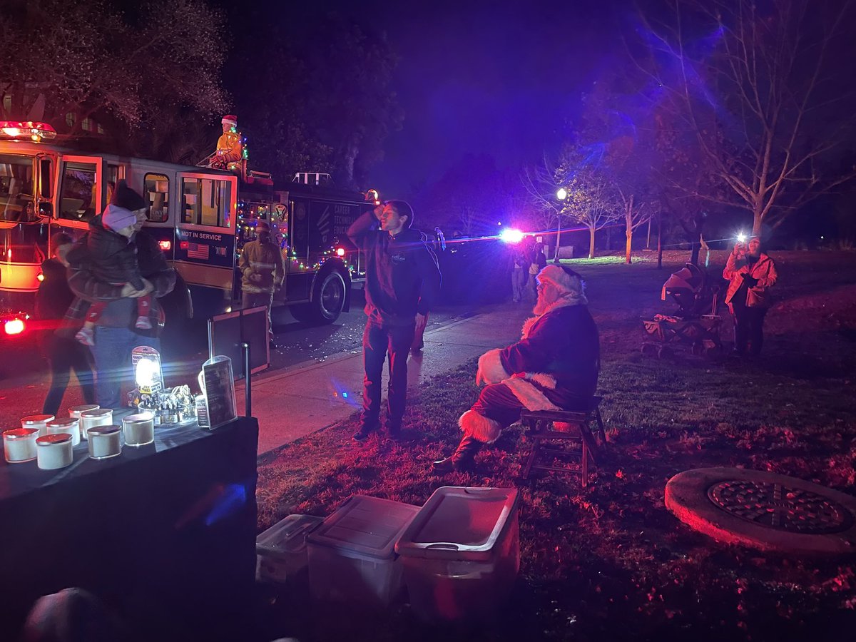 CM_LisaKaplan's tweet photo. Hello Burberry Community Park. Here for 15 min. Thank you so much to our hosts. @SantainD1 #Natomas #bettertogether #Holidaycheer #Firetruck @SacPolice @SacFirePIO #IHSPublicSafety #Station30 #cadets #santa https://t.co/AIP9UKMsRJ