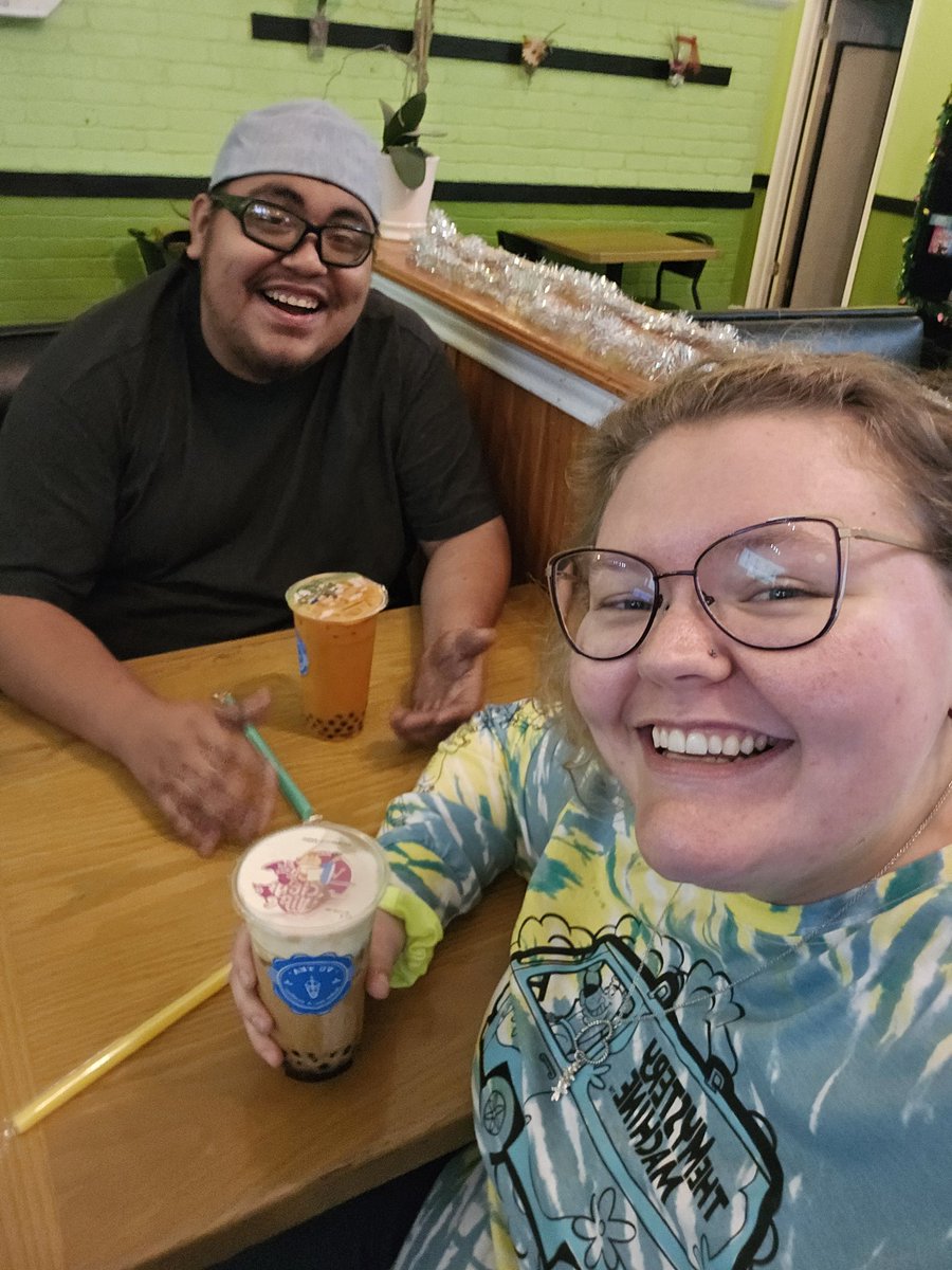 Mandy___G's tweet photo. Made my boo try Vu Tea today 😂♥️got him a Thai Tea with tapioca Boba 🥰he liked it btw https://t.co/chA59uoyjI