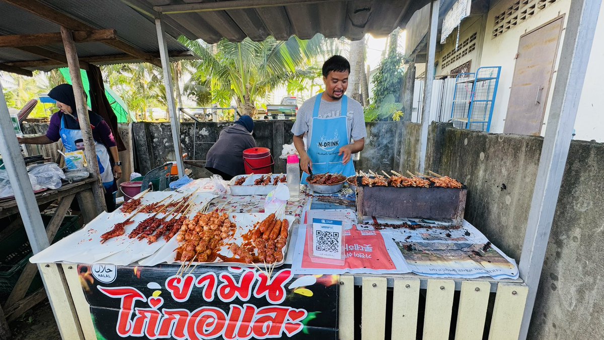 hatyai's tweet photo. ￼
￼
 หลาดนัดคดยาง ตลาดเก่าแก่เกิน 100 ปี แค่หาดใหญ่ "หิดเดียว"! 
￼
 หลาดอยู่ที่โค้งบ้านหาร ห่างจากบิ๊กซีคลองแห 5 โล
￼
 เช้า: วันอังคารและศุกร์ เวลา 06:00 - 10:00 น.
￼
 บ่าย: วันพฤหัสบดีและอาทิตย์ เวลา 15:00 - 19:00 น. https://t.co/f4ImAe8Uyp