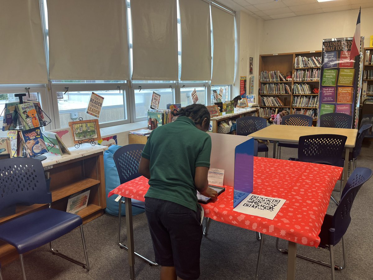 rutledge_mrs's tweet image. Looking back at Our mock voting in the library was a success in November! @WBMillerVikings @DISD_Libraries @DHLibraryStax @DISDLibrarian