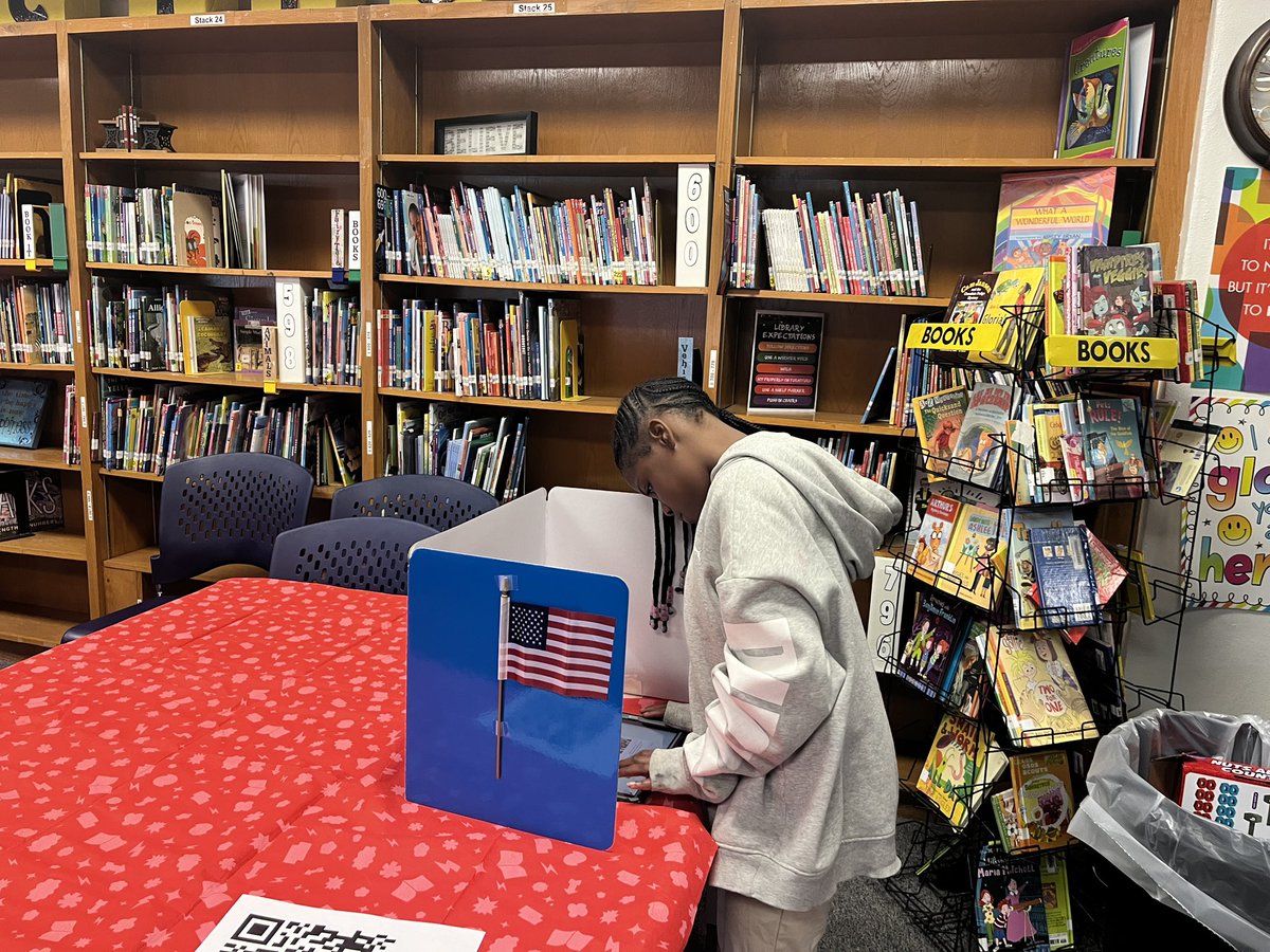 rutledge_mrs's tweet image. Looking back at Our mock voting in the library was a success in November! @WBMillerVikings @DISD_Libraries @DHLibraryStax @DISDLibrarian