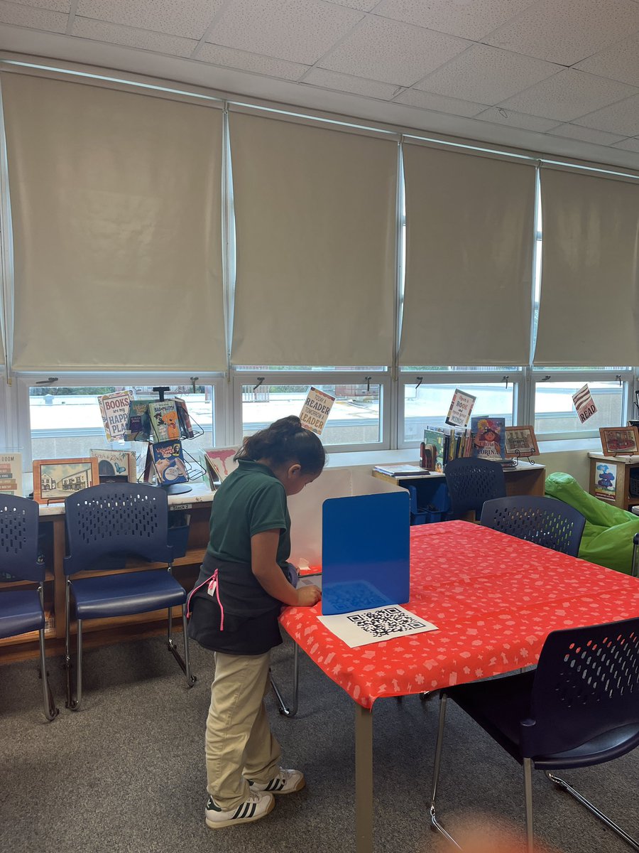 rutledge_mrs's tweet image. Looking back at Our mock voting in the library was a success in November! @WBMillerVikings @DISD_Libraries @DHLibraryStax @DISDLibrarian
