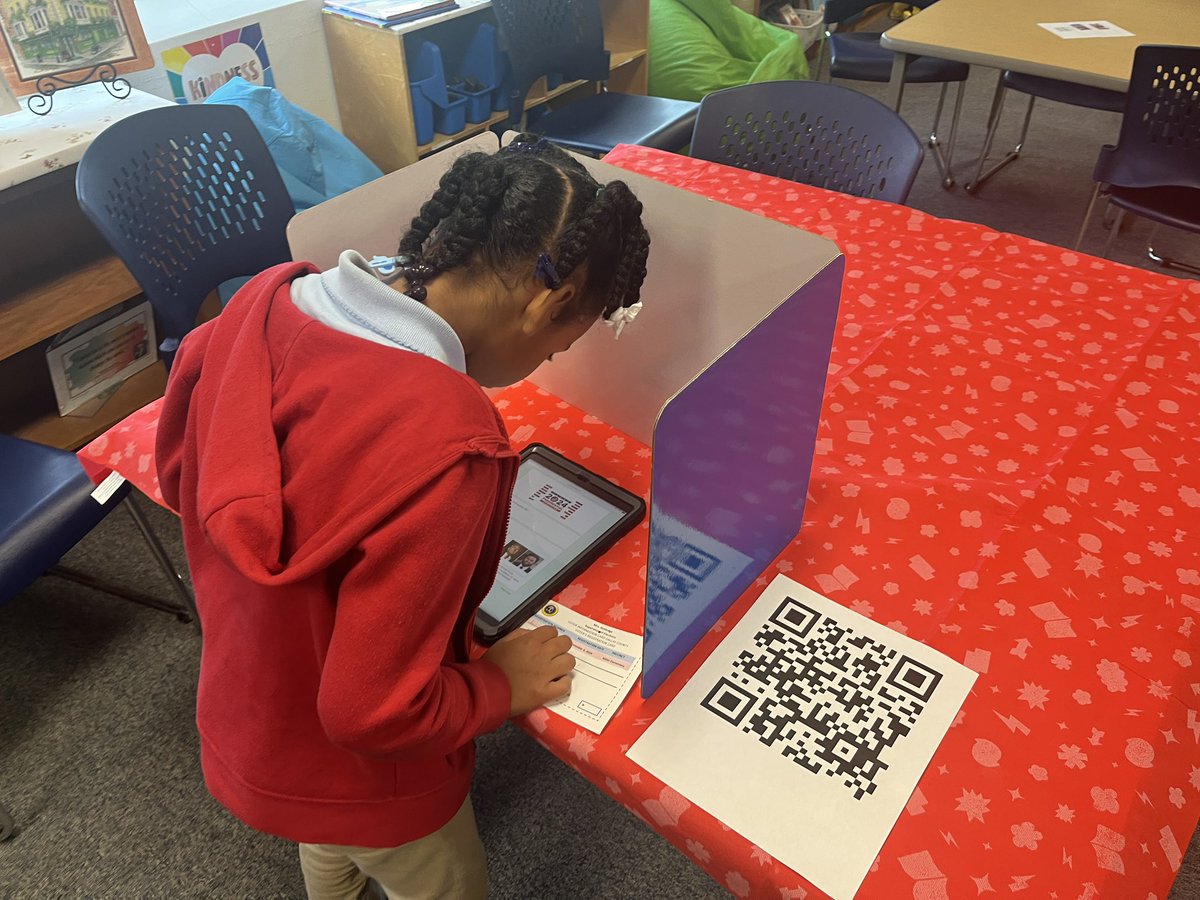 rutledge_mrs's tweet image. Looking back! Miller Mock Voting in the library! @WBMillerVikings @DISD_Libraries @DHLibraryStax @DISDLibrarian