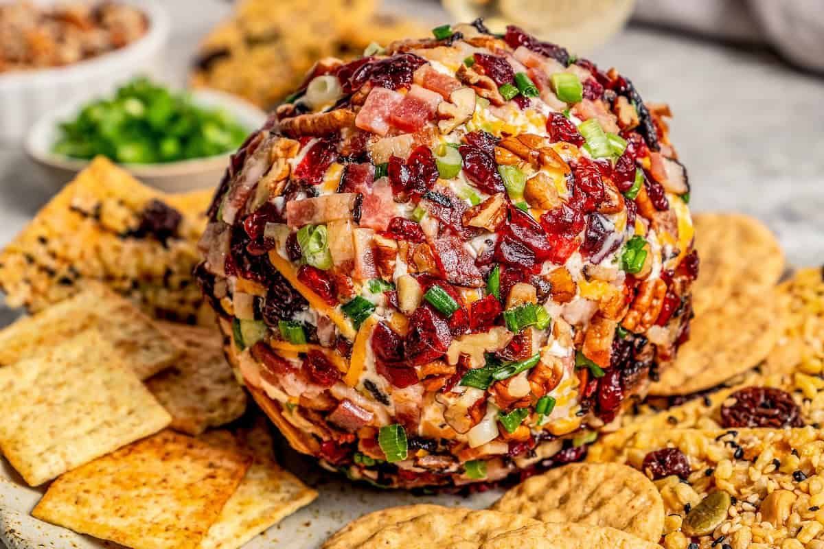 {New recipe!} This Christmas cheese ball with green onions, dried cranberries, bacon and pecans is a fun, festive appetizer that’s always a huge hit! familyfoodonthetable.com/christmas-chee… #christmas #appetizers #holidays