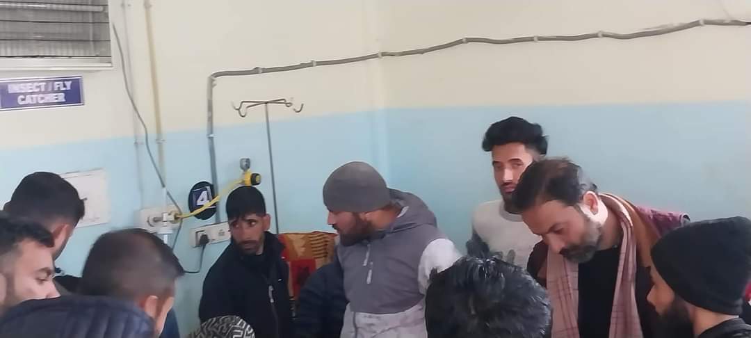 J&K National Conference Kishtwar (@ncktwr) on Twitter photo State Senior Media Analyst Shahan Kichloo, Zonal vice President Youth JKNC Chenab Zone Sparsh parihar, National Conference Leader Rocky Goswami* and other met with the injured of yesterday's accident in Dachan, offering all possible support.
<a href="/JKNC_/">JKNC</a> <a href="/ShahanSajjad4/">Shahan kichloo</a> <a href="/OmarAbdullah/">Omar Abdullah</a> State Senior Media Analyst Shahan Kichloo, Zonal vice President Youth JKNC Chenab Zone Sparsh parihar, National Conference Leader Rocky Goswami* and other met with the injured of yesterday's accident in Dachan, offering all possible support.
<a href="/JKNC_/">JKNC</a> <a href="/ShahanSajjad4/">Shahan kichloo</a> <a href="/OmarAbdullah/">Omar Abdullah</a>