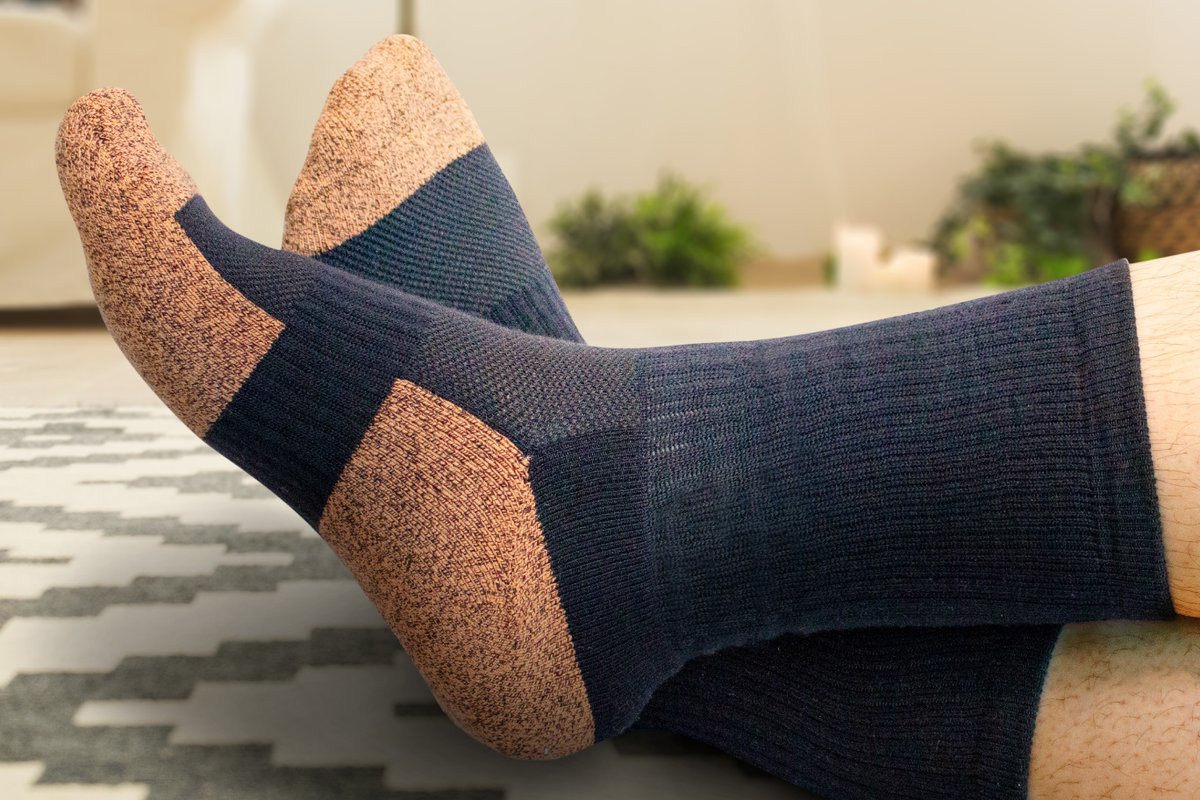 ApexFootHealth's tweet photo. Keep your feet dry and comfortable by choosing breathable shoe materials and moisture-wicking socks. This helps prevent both dry skin and blisters. Remember, proper footwear is key to maintaining healthy feet. #FootHealth #StayDry #Comfort https://t.co/J8WkFkx7CC