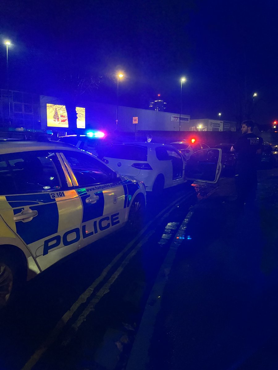 I stopped another vehicle in #Southampton tonight. Male in possession of a knuckle duster, class A drugs, cash, and a phone. Also positive for cocaine on roadside drug wipe. I arrested him and he remains in Police custody after failing to provide blood for analysis. #90289