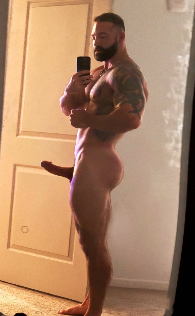 elcompaXL's tweet photo. Macho Expuesto. https://t.co/ylT8MAy43C