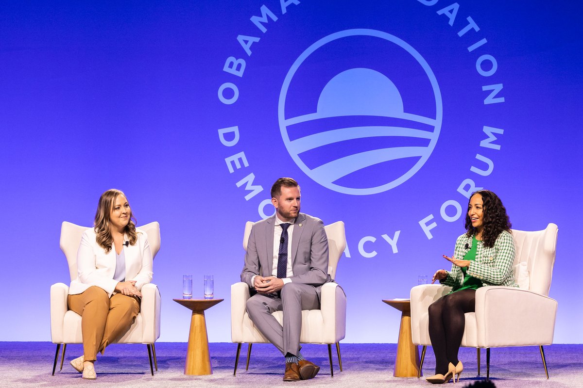ObamaFoundation's tweet image. Annnd that’s a wrap! What a day in Chicago for our third annual #DemocracyForum.

Thank you to our program participants who joined us in person and the thousands that tuned in virtually from all around the world.

📸 Here are a few of our favorite photos from today: