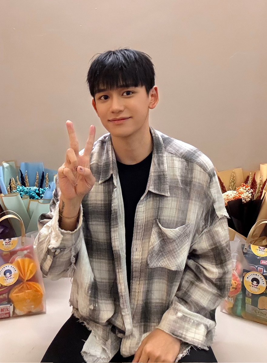 lumongie's tweet photo. 20 years old baby Lucas &amp; 25 years old mature Lucas ❤ https://t.co/9ReCtXmJhZ