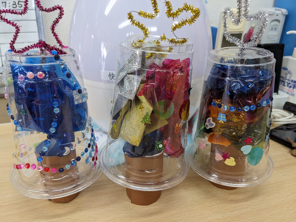 あっという間に12月!!!
フレンズではみんなでクリスマスツリーを作りました😊🎄ツリーを見てるとなんだかワクワクしてきますね♬