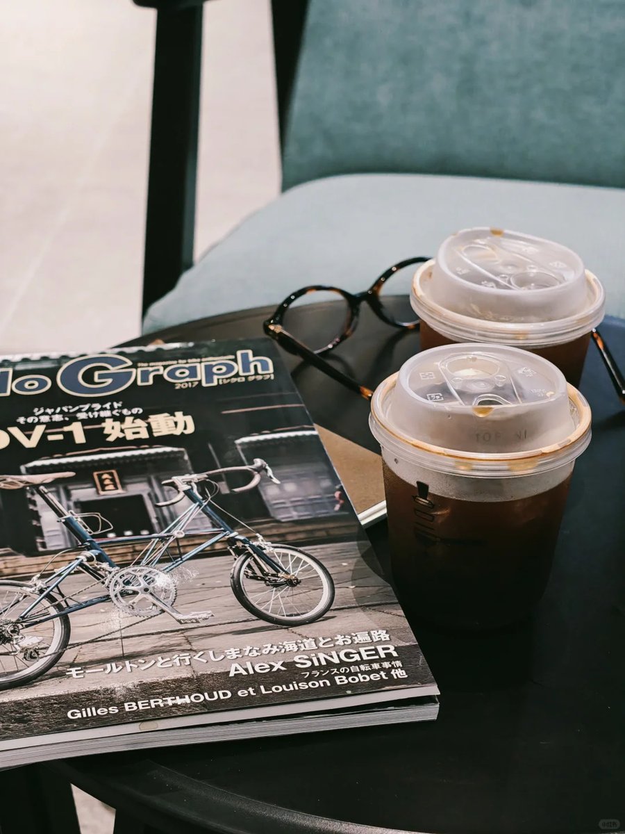 ChaseXu_'s tweet photo. Stepping into the world of Brompton—where retro charm meets modern engineering. 🚲 Couldn’t resist pairing this timeless vibe with the GT 7 Pro’s Film·NC filter for a picture-perfect moment. Who else loves blending the old and the new? 
#GT7Pro #NCFilter #RetroRevival https://t.co/zFbYDqkHgF