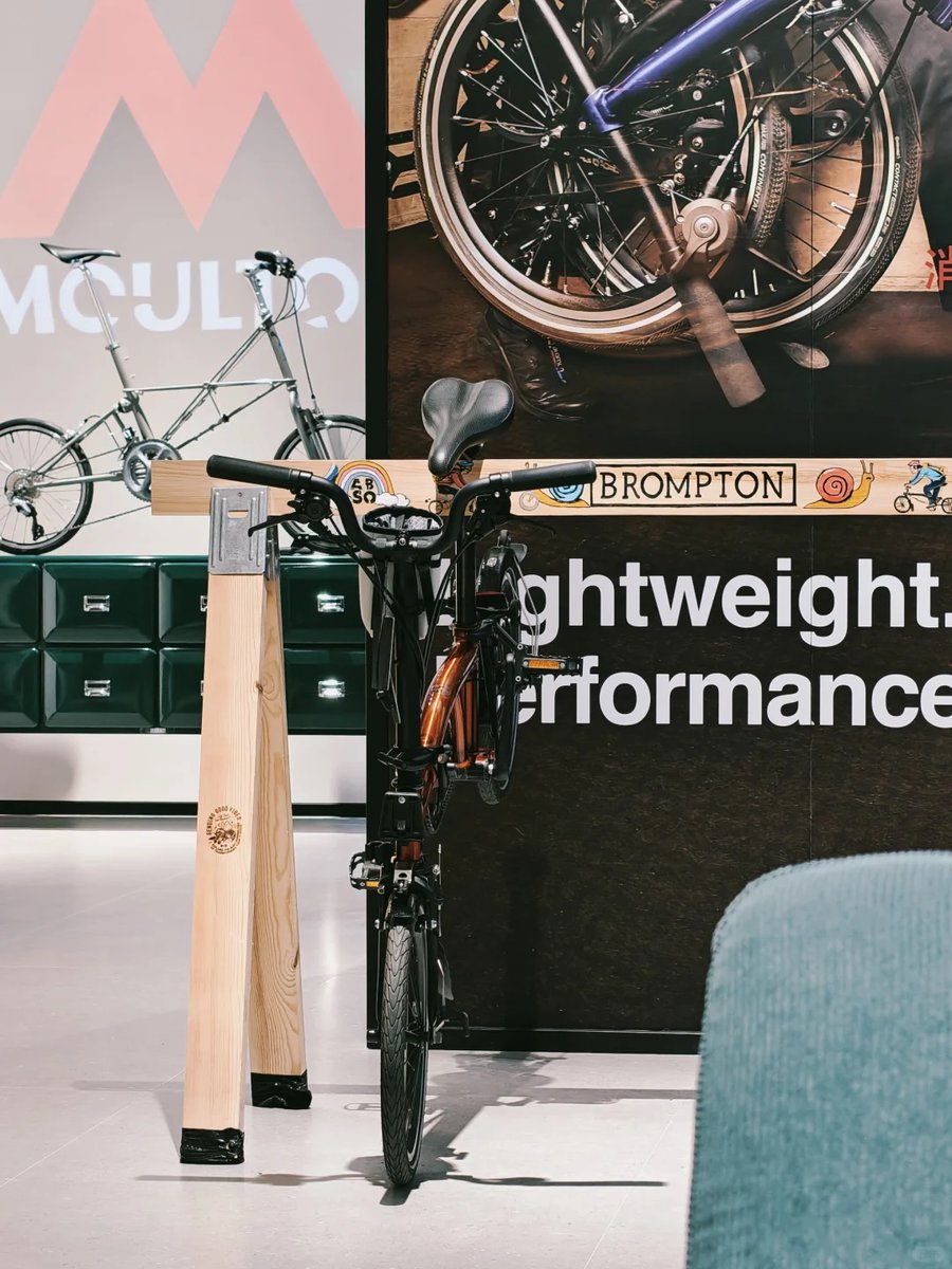 ChaseXu_'s tweet photo. Stepping into the world of Brompton—where retro charm meets modern engineering. 🚲 Couldn’t resist pairing this timeless vibe with the GT 7 Pro’s Film·NC filter for a picture-perfect moment. Who else loves blending the old and the new? 
#GT7Pro #NCFilter #RetroRevival https://t.co/zFbYDqkHgF