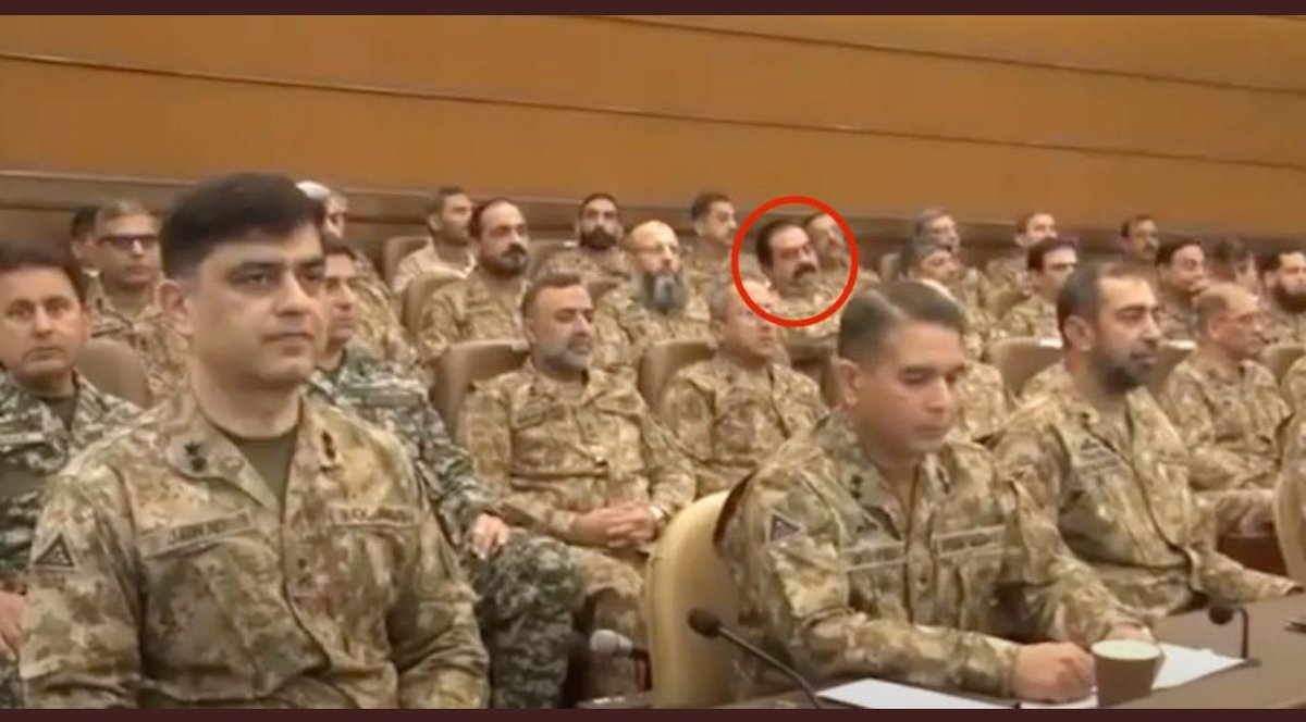 SabootInaam's tweet image. Pakistan Army’s Formation Commanders Conference today discussing how the #CorruptGenerals are going to fix Pakistan’s tattered economy as if they are some kind of subject matter experts on economy. Perhaps DGC_FaisalNaseer aka Dirty Harry (marked in the photo) can smuggle in more