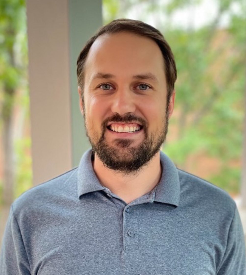 SHSUgeo's tweet photo. Geology professor, Dr. David Moss, presented “Bivalve Sclerochronology: Lessons from Modern &amp; Fossil Shells” at the Houston Gem &amp; Mineral Society meeting last week.  The HGMS has been very supportive of our program &amp; has awarded scholarships to our students through the years 🌟 https://t.co/PQzl4VP6Yx