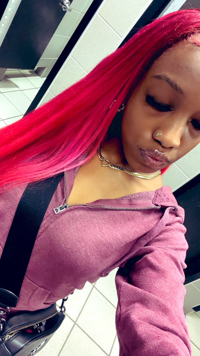 realdealniah! (@getrichbitxh__) on Twitter photo 