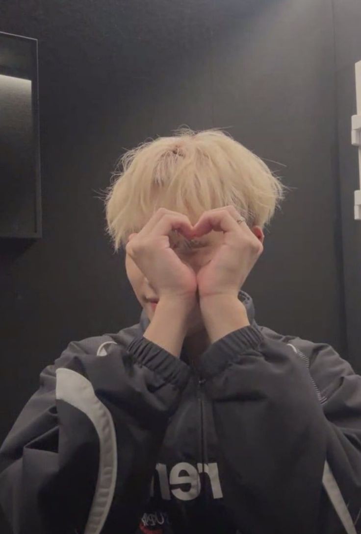 moonyeeo's tweet photo. Durante a tarde de hoje levantaram tags de conforto para o nosso Joongie!!
Venha entender um pouquinho sobre o que tem acontecido com o nosso capitão 
- segue o fio 🧵 

WE LOVE YOU HONGJOONG ALWAYS
#HONGJOONG #홍중 #hongjoongswarmworld https://t.co/AtZXb9B5bH