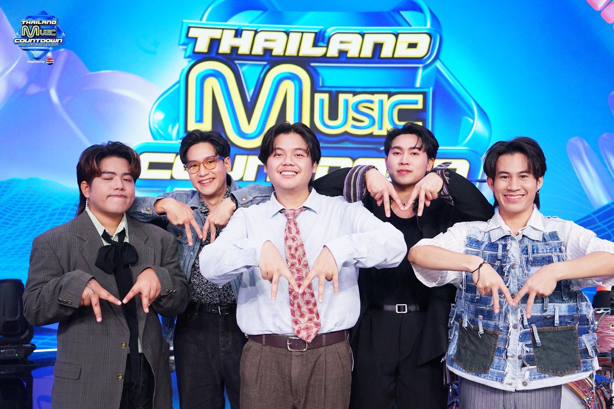 STARSOCIETY_TH's tweet photo. พลาดไม่ได้! เตรียมพบกับ ‘Gulf Kanawut’ ที่ TMC อาทิตย์นี้ 

#GulfKanawut
#BAMM 
#PiXXiE 
#Patrickananda 
#PURPEECH
#FrenchW 
#TMC
#TMCCountdown 
#ThailandMusicCountdown

เตรียมตัวให้พร้อม! และกรี๊ดให้สุดเสียง เพราะอาทิตย์นี้ Thailand Music Countdown มีเซอร์ไพรส์สุดพิเศษที่จะทำให้แฟน ๆ หัวใจพองโต พบกับศิลปินหนุ่มสุดฮอต ‘Gulf Kanawut’ ที่มาพร้อมกับซิงเกิ้ลสุดน่ารัก เตรียมสร้างโมเมนต์สุดฟินให้แฟน ๆ ได้ฟินจิกหมอนไปตาม ๆ กัน
นอกจากศิลปินหนุ่มสุดฮอตแล้ว เตรียมพบกับทัพศิลปินประจำสัปดาห์ ที่มาพร้อมกับโชว์สุดเอ็กซ์คลูซีฟ นำโดย ‘Mabelz PiXXiE’ ‘PAO bamm’ และ ‘ARTY bamm’ แท็กทีมกันมาโชว์เมดเลย์เพลงแบบจัดเต็ม, ‘Patrickananda’ ศิลปินมากความสามารถที่มีสไตล์ดนตรีเป็นเอกลักษณ์เฉพาะตัว, ‘FrenchW’ เจ้าของเพลงอกหักสุดกินใจ ปิดท้ายด้วย ‘PURPEECH’ วงดนตรีอินดี้-ป๊อป สุดโด่งดัง
 
สามารถติดตามชมรายการ Thailand Music Countdown Presented by PEPSI ออกอากาศทุกวัน��าทิตย์ เวลา 17:30 - 18:20 น. ทางช่อง 3 และสามารถรับชมคลิปการแสดงทางออนไลน์ผ่านช่องทางโซเชียลมีเดียของรายการ โดยจะได้พบกับเอ็กซ์คลูซีฟคอนเทนต์ต่าง ๆ มากมายที่มีเฉพาะช่องทางออนไลน์เท่านั้น สามารถรับชมทางออนไลน์และติดตามข่าวสารความเคลื่อนไหวของรายการ Thailand Music Countdown Presented by PEPSI ได้ที่ : Youtube : Thailand Music Countdown, TikTok :  tmccountdown,Facebook : Thailand Music Countdown, Instagram :tmccountdown และ X :@TMCcountdown