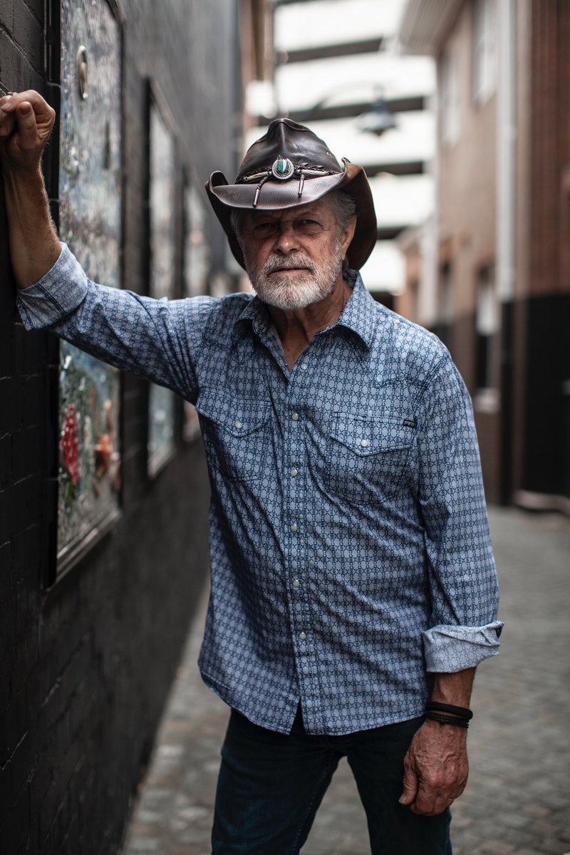 CMNI_More_Music's tweet photo. For 2024 CMAA Achiever Awards Legacy Artist - Bill Chambers it has been a stellar career. An artist, musician and also as a producer in his...
#BillChambers - Dirt, Dust, Rain & All In Between- By #PhillipDoring at #CountryMusicNewsInternational #Magazine https://t.co/NHgKyLvExq https://t.co/iq1AMAVGO5